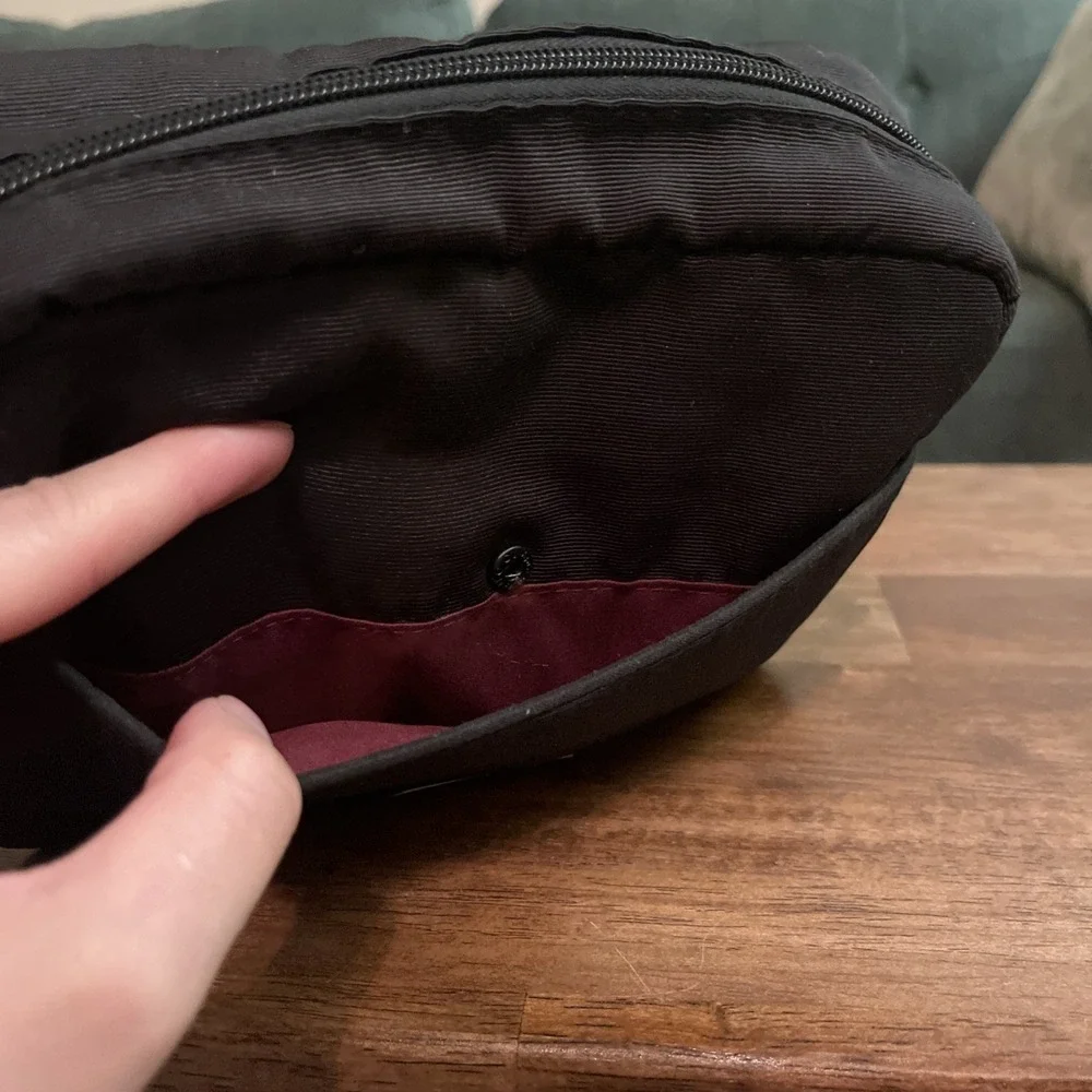 Gucci Beauty Unisex Medium Pouch Bag‎ Black Zipper Closure Toiletry Men Travel
